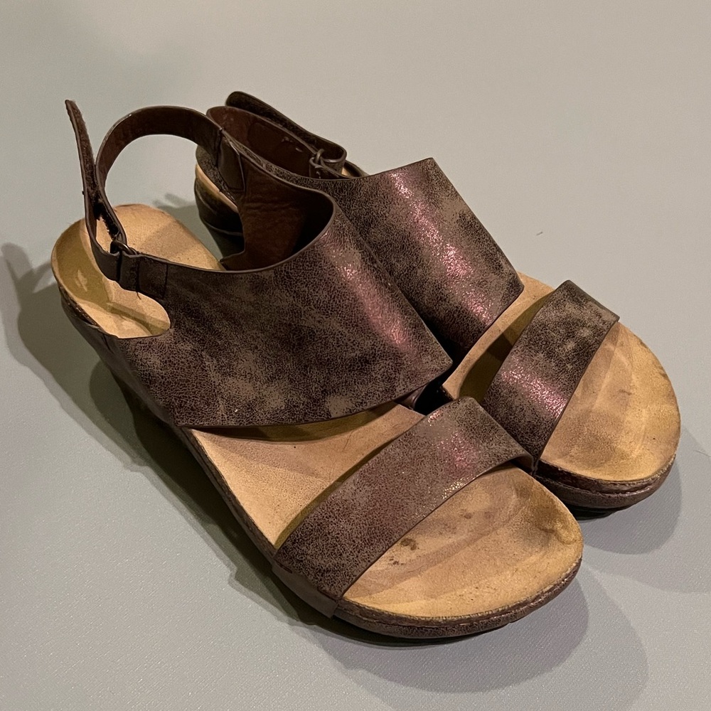 Pierre Dumas Wedge 9 **EUC**